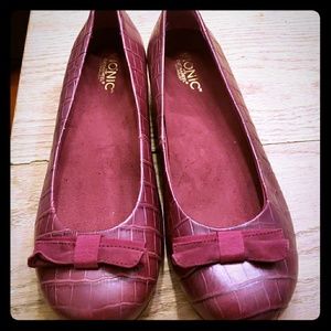 Vionic wedges dark red like new condition